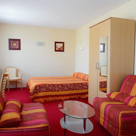 Logis Hotel Restaurant Du Commerce Pont-d'Ouilly ภายนอก รูปภาพ