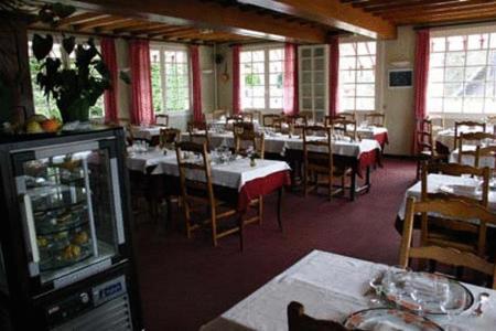Logis Hotel Restaurant Du Commerce Pont-d'Ouilly ภายนอก รูปภาพ