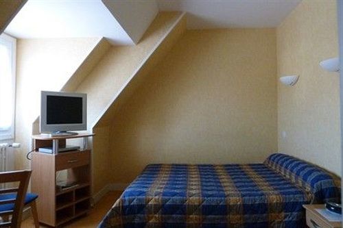 Logis Hotel Restaurant Du Commerce Pont-d'Ouilly ภายนอก รูปภาพ