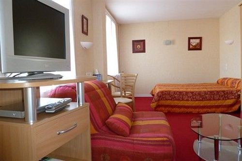 Logis Hotel Restaurant Du Commerce Pont-d'Ouilly ภายนอก รูปภาพ